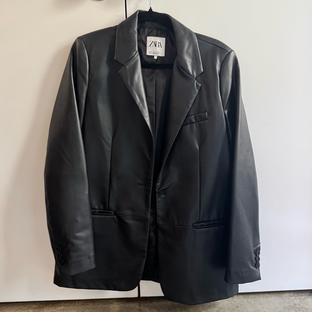 Zara Sleek Black Leather Jacket Medium